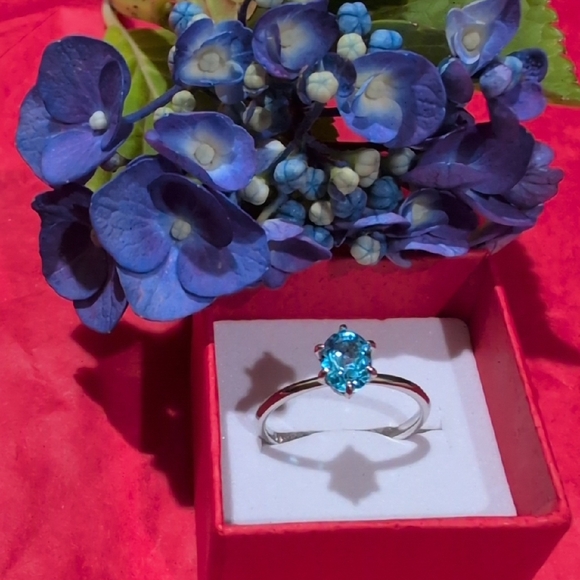 Jewelry - Elegant Sterling Silver Ring with Aqua Blue Gemstone